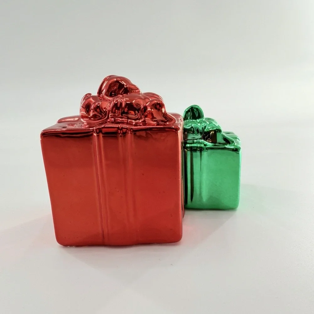 House of Lloyd Christmas Around The World Holiday Gifts Salt & Pepper Shakers